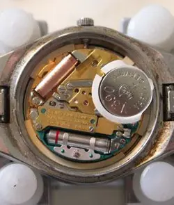 Open uurwerk met batterij